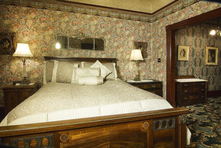 Room 14 of 118