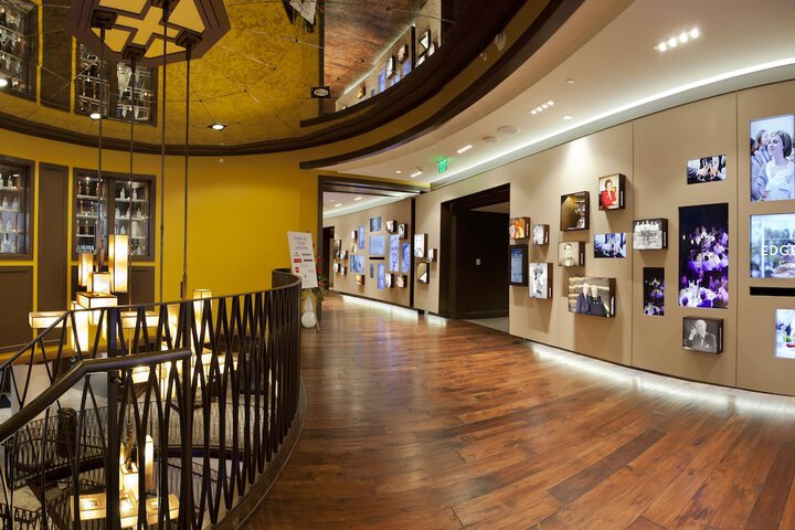 Ballroom/Hall 70 of 76
