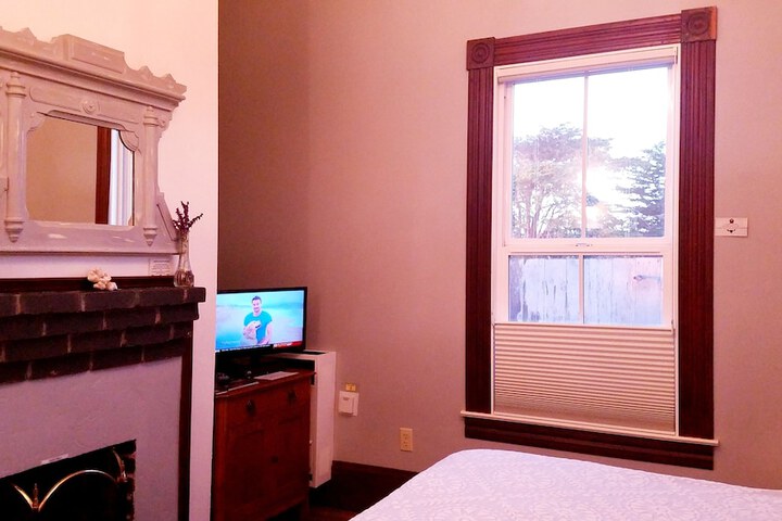 Room 27 of 92