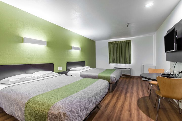 Room 32 of 48