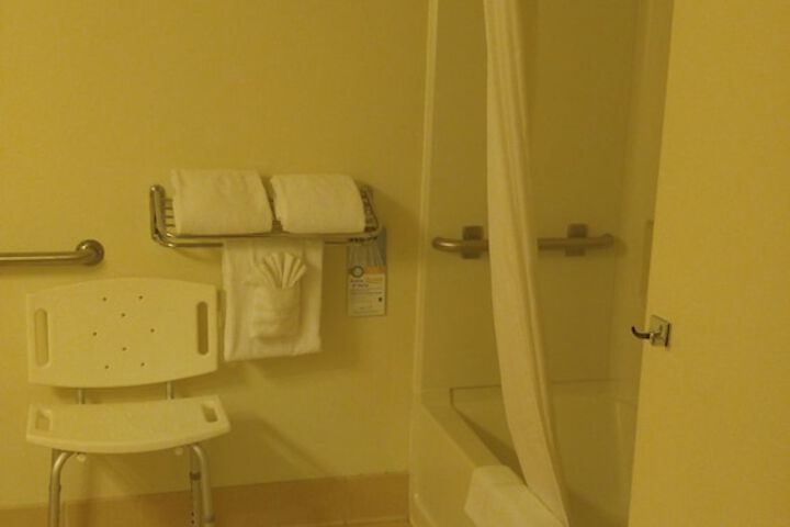 Room 17 of 33