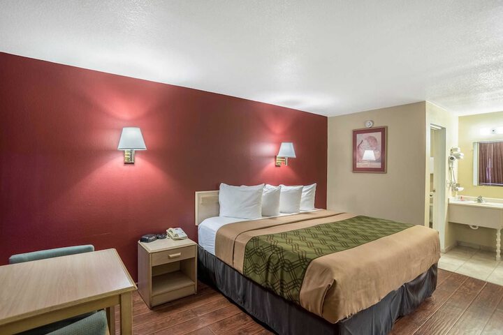 Room 25 of 37