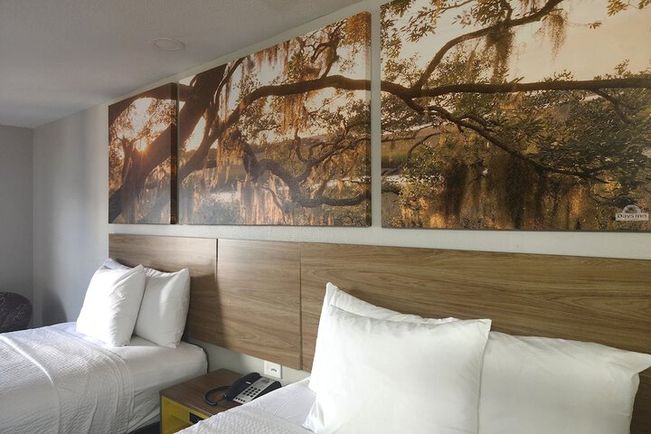 Room 13 of 19