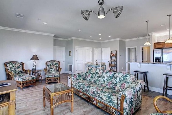 Beachgate CondoSuites and Oceanfront Resort