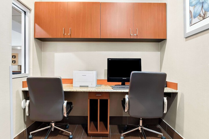 Business Center 47 of 47
