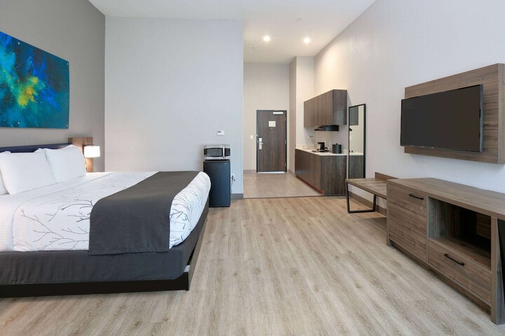 Room 32 of 43