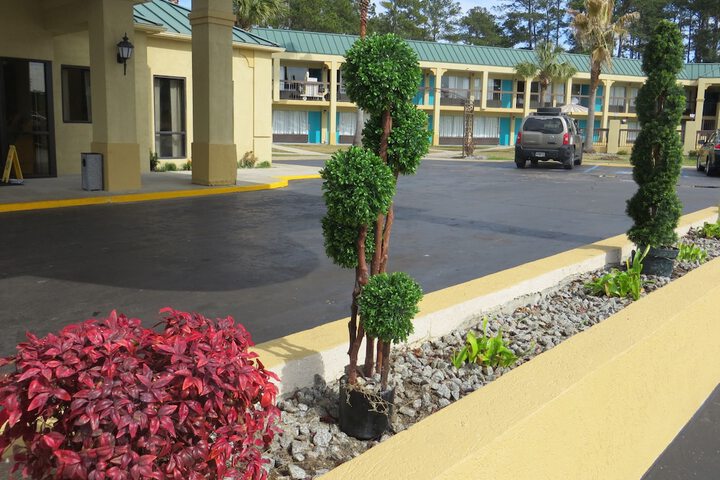Hotel Exterior 89 of 110