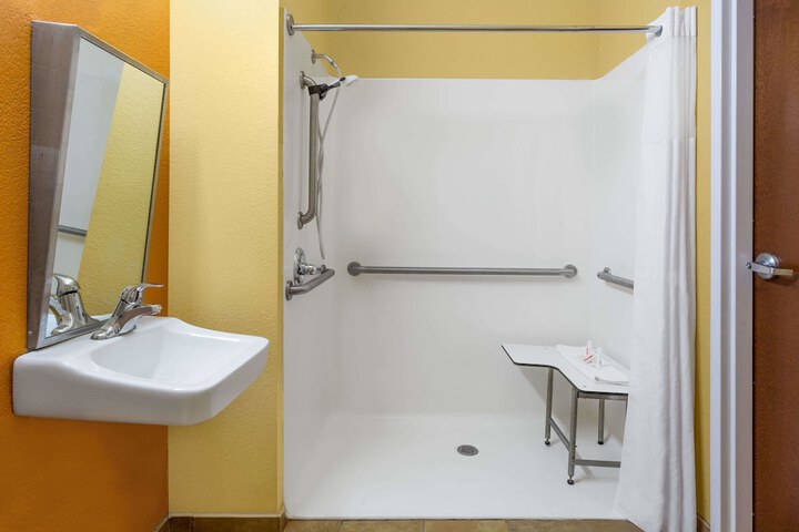 Microtel Inn & Suites by Wyndham Greenville / University Medic