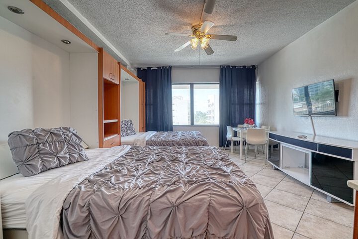 Room 65 of 242