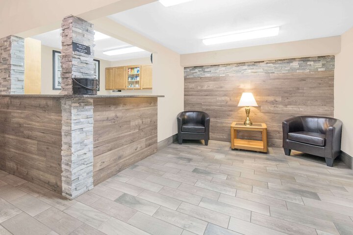 Super 8 by Wyndham Watertown