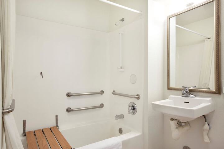 Super 8 by Wyndham Garland / Rowlett/East Dallas Area