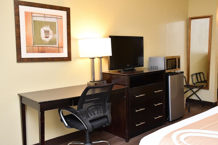 Room 33 of 69
