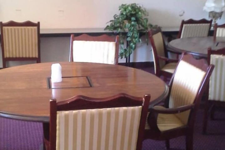 Dining 16 of 19