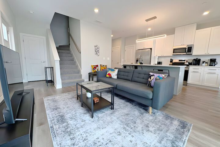 4BR Townhouse with Parking - WV rep 3