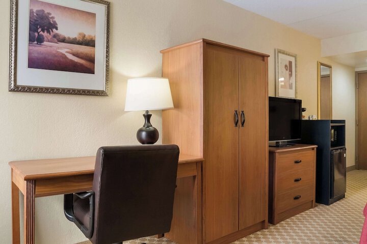 Room 9 of 37