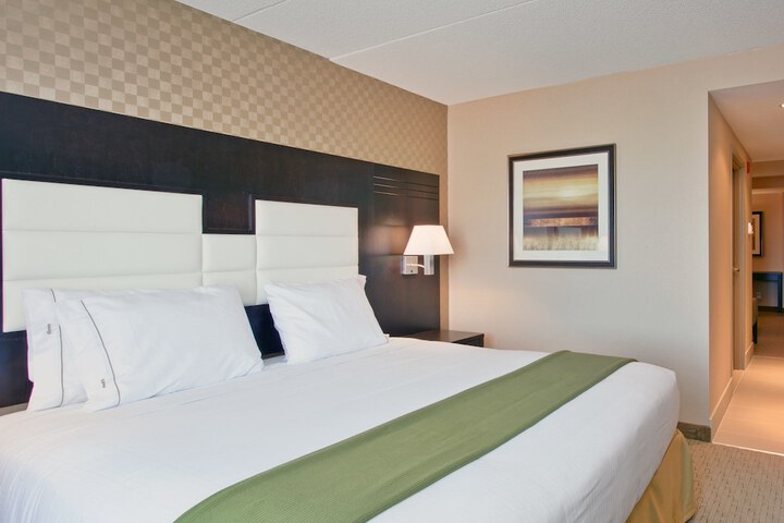 Room 16 of 38