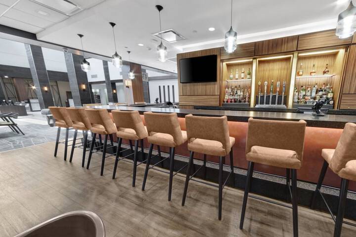Lounge 56 of 64