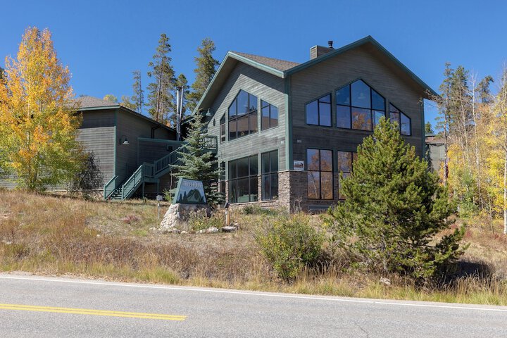 Treehouse #305 Building D by Summit County Mountain Retreats