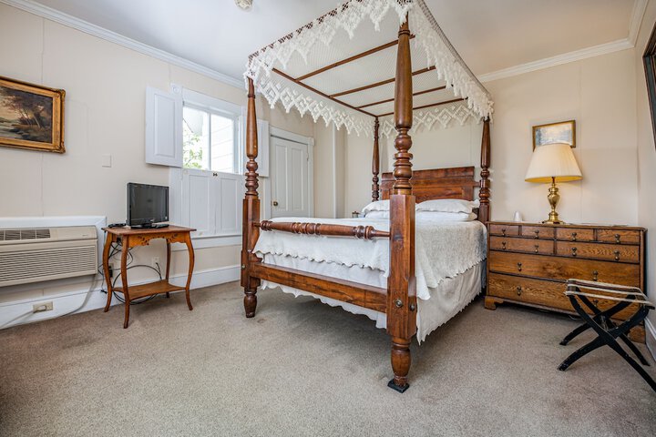 Wayside Inn