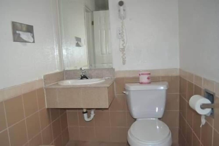 Room 10 of 20