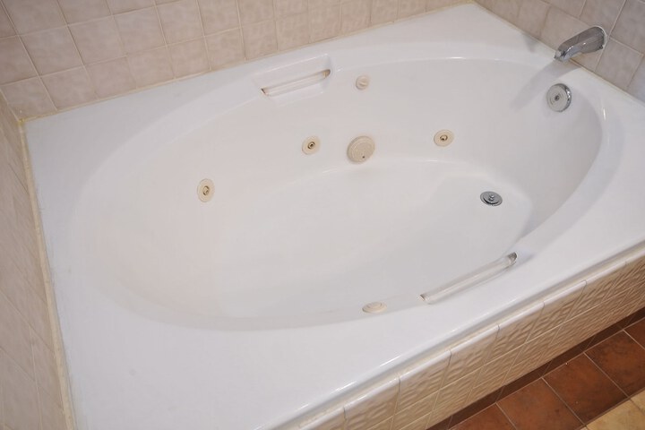 Hot Tub 56 of 60
