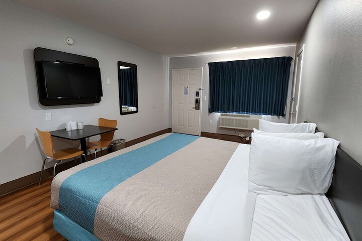 Room 25 of 31