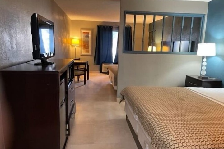 Room 16 of 19