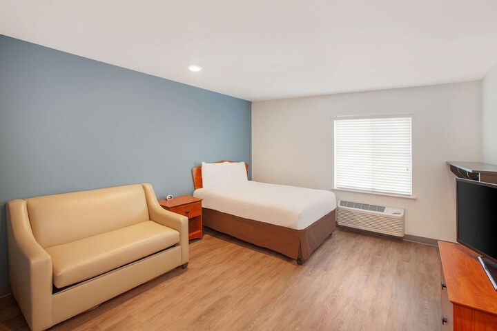 Room 6 of 17