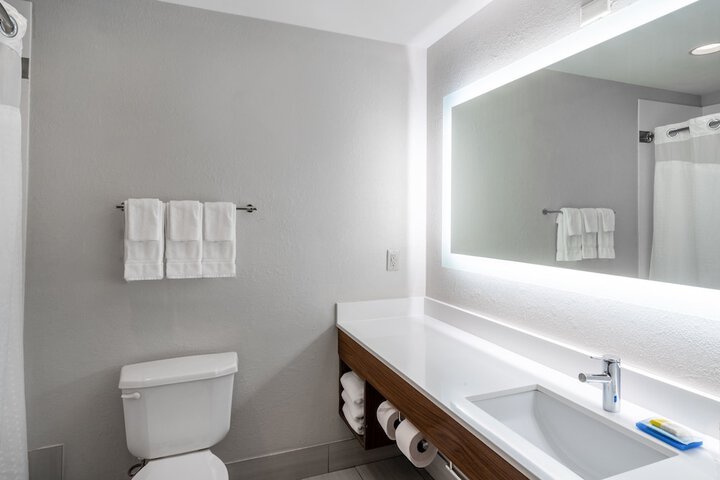 Room 15 of 40