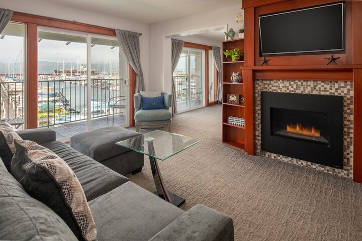 Astoria Riverwalk Inn