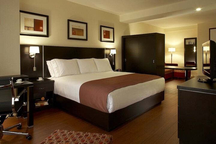 Room 17 of 32