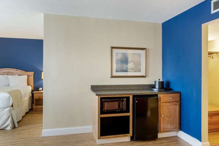 Suite 17 of 61