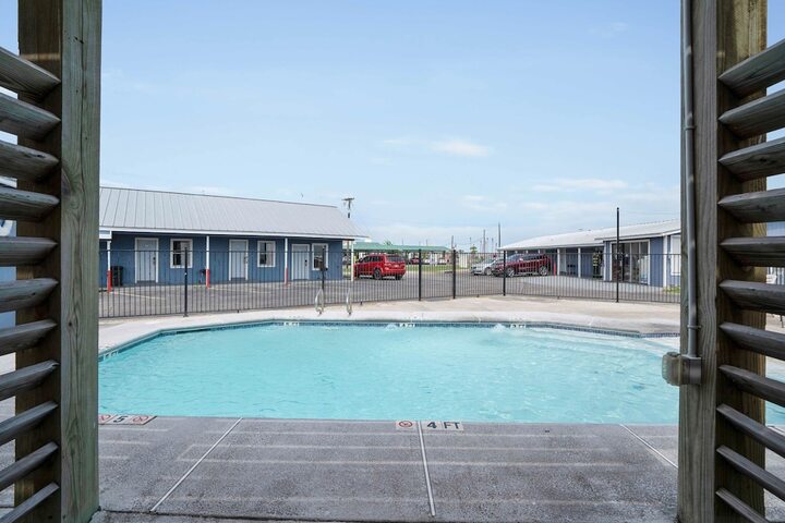 Pool 10 of 67