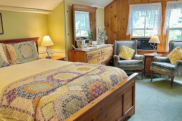Room 11 of 18