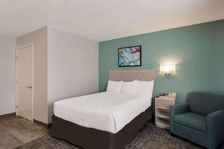 Room 8 of 25