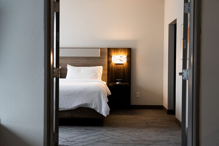 Room 13 of 36