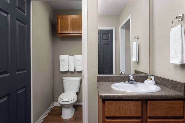 Eagles Den Suites Kenedy a Travelodge by Wyndham