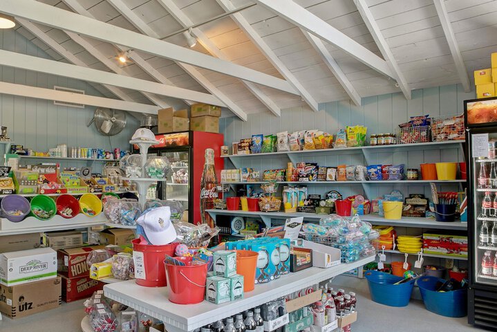 Gift Shop 104 of 117