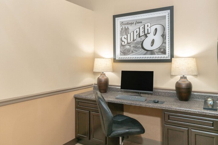 Business Center 17 of 17