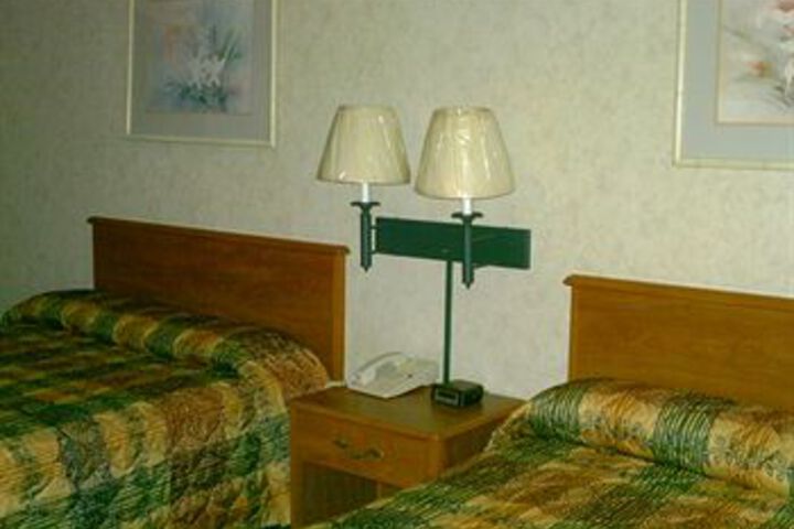 Campton Parkway Inn