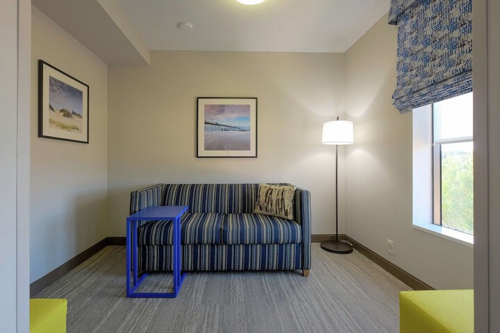 Room 27 of 78