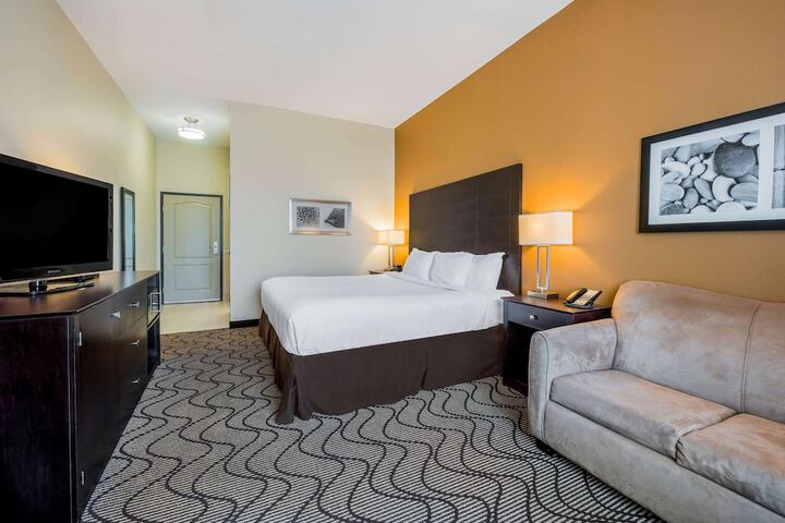 La Quinta Inn & Suites by Wyndham Marshall