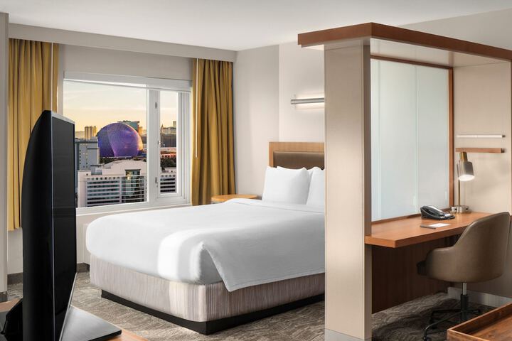 Room 32 of 82