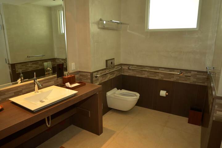Royal Blues Hotel