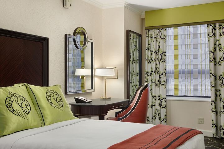 Room 32 of 87