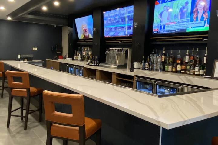 Lounge 44 of 50