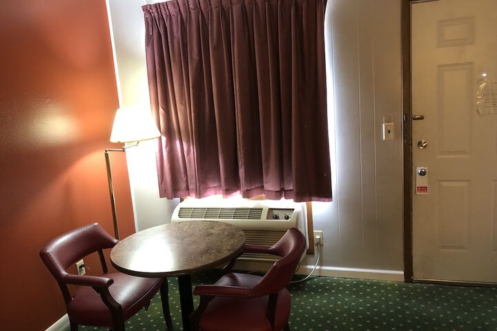 Room 70 of 84