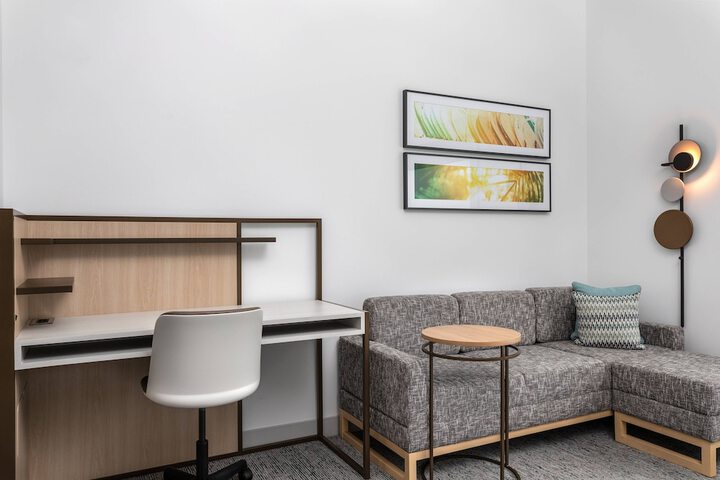 Room 16 of 40