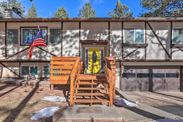 Scenic Woodland Park Cottage w / Deck + Grill!