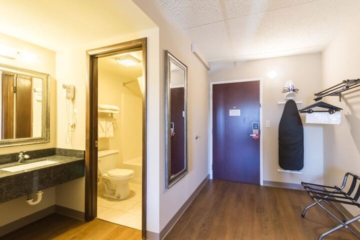 Room 26 of 38